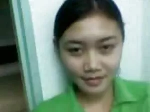 Một cô gái tóc vàng ...