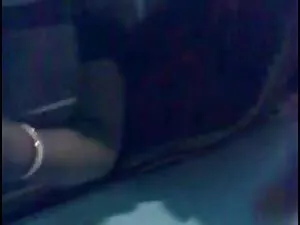 Các cô gái giả vờ là ...