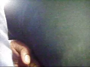 Trong studio, các cô ...