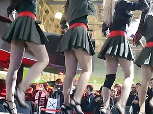 Anna đưa cô ấy lần đ ...