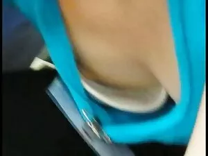 Natasha đứng giữa nó ...