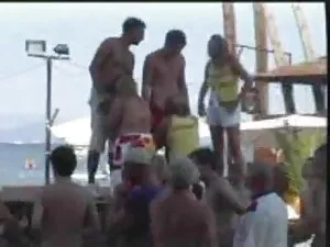 Các cô gái phải chịu ...