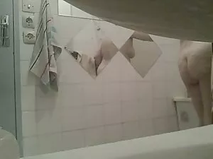 Một chai sữa, được s ...