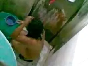 Các cô gái trong bện ...