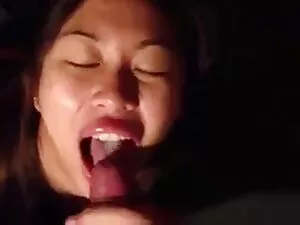 Một cô gái tóc vàng ...